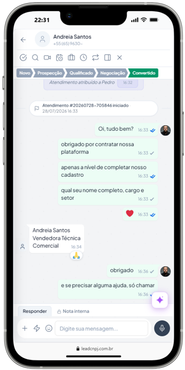 Conversa de WhatsApp conduzida na LeadCNPJ — o canal onde os agentes de IA prospectam, qualificam e agendam reuniões.